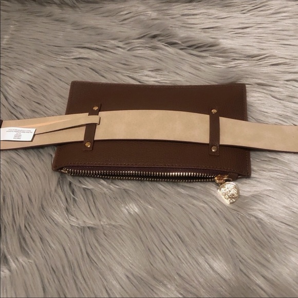 ❌SOLD❌ Vince Camuto | Signature Logo Belt Bag - Picture 8 of 11
